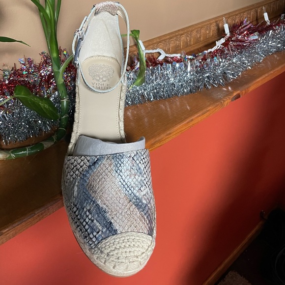 VINCE CAMUTO LEATHER ESPADRILLE WEDGE VENERLY TAUPE SILVER. SIZE 11W. - Picture 3 of 8